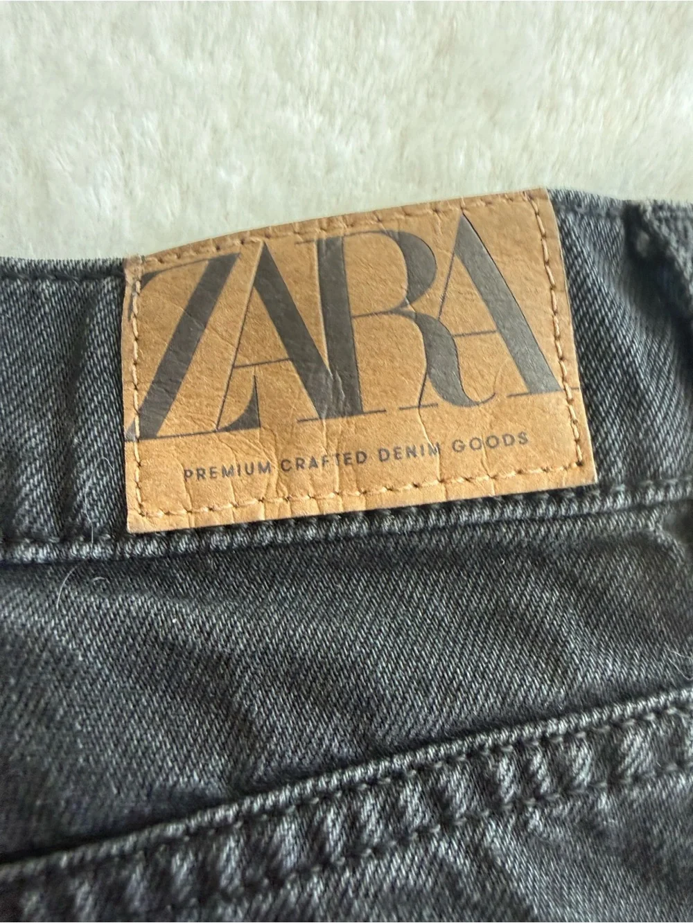 Zara High Rise Straight Leg Black Raw Hem Jeans Women’s Size 4 EU 36